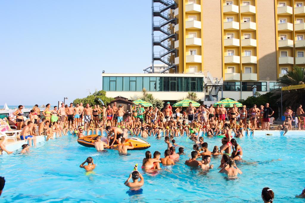 Residence Eurhotel Montesilvano Marina Exterior foto